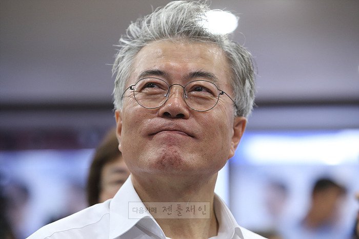 나이 들면서 얼굴의 느낌이 바뀌는듯한 문재인.jpg | 인스티즈