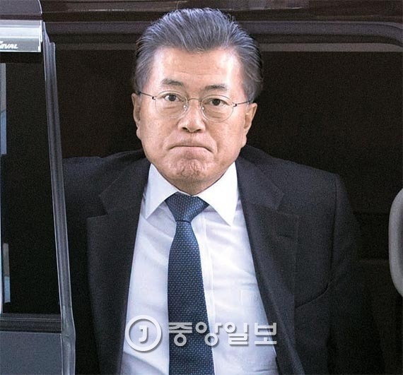 넥타이 매는걸 싫어한다는 문재인 | 인스티즈