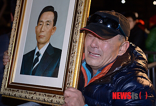 ??? : 원래 우리 나라는 제정일치 사회라구요! 빼애액! | 인스티즈