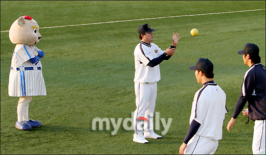 한국과 일본의 깨방정甲 마스코트(짤줍).jpgif | 인스티즈