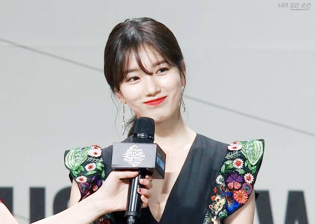 오늘 시상식에서도 미모 열일하는 수지.jpgif | 인스티즈