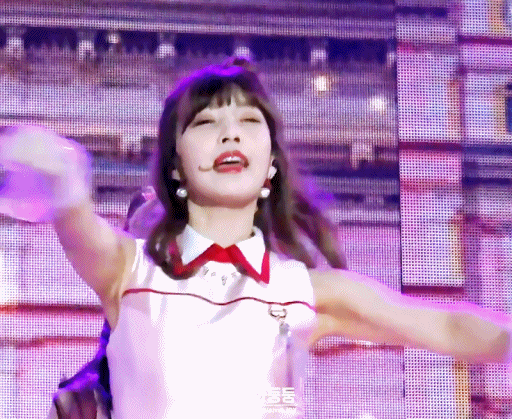 무대 중 아이린 머리를 친 조이 | 인스티즈