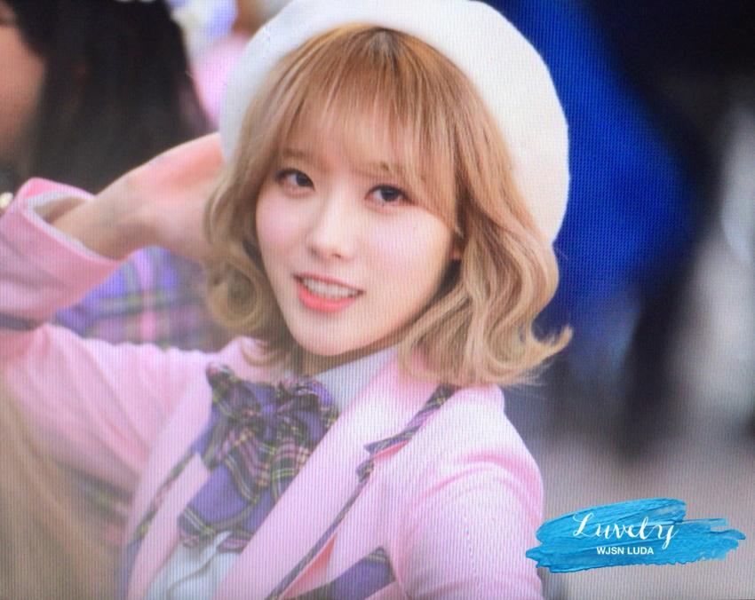 한 아이돌의 섹시포즈 | 인스티즈