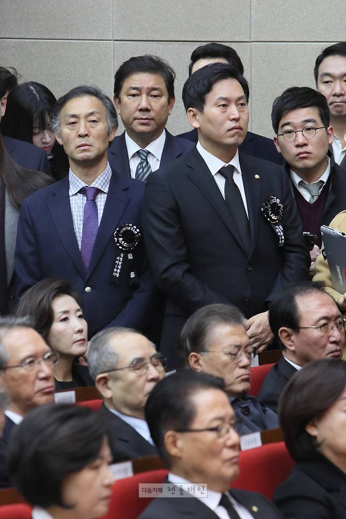 문재인의 아픈 손가락 두남자 | 인스티즈