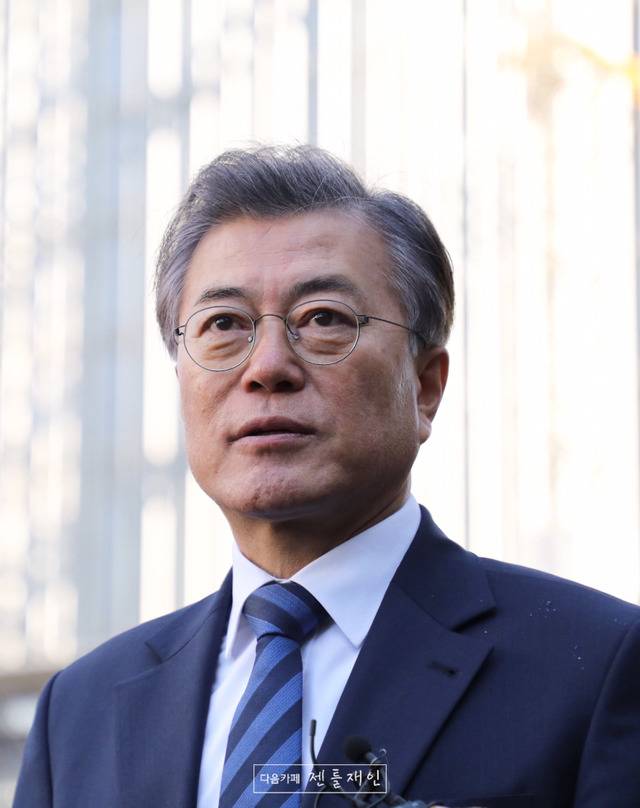 문재인 대표님 우체국 현장방문 및 집배원과의 대화 2017.02.21 | 인스티즈