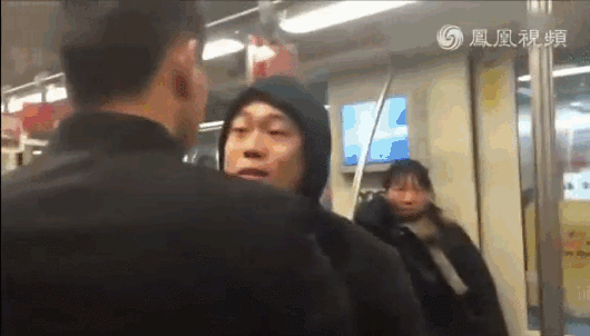 중국의 지하철 난동 제압.GIF | 인스티즈