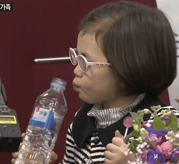 전세계에서 핫한 스타 BBC 방송사고 가족 공식 기자회견 짤.GIF | 인스티즈