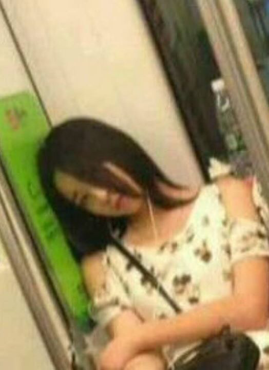 도촬남을 지켜보고 있는 여자 | 인스티즈