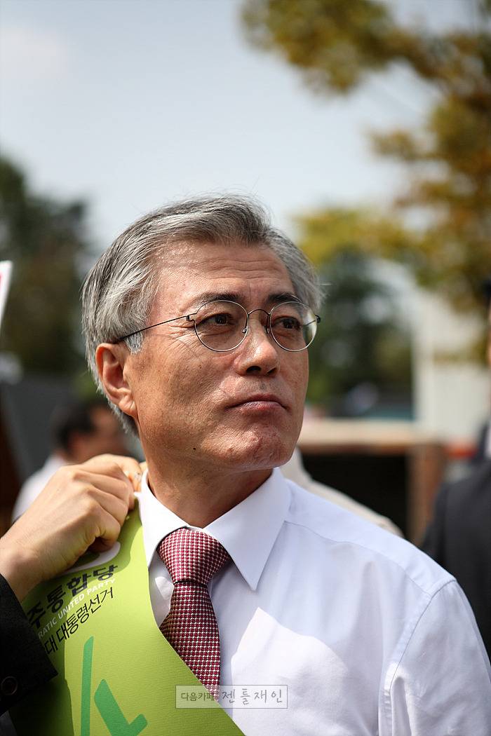 나이 들면서 얼굴의 느낌이 바뀌는듯한 문재인.jpg | 인스티즈