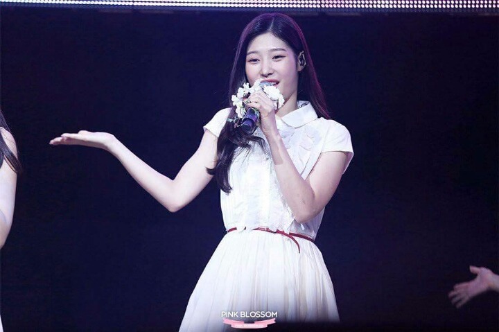 흰옷입은 채연이 | 인스티즈