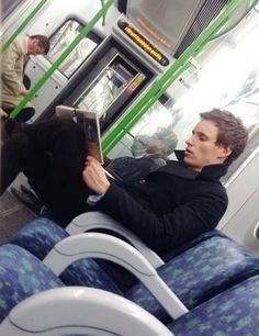 사람들이 자기를 못 알아보는 줄 알았던 어느 남자배우.twt | 인스티즈