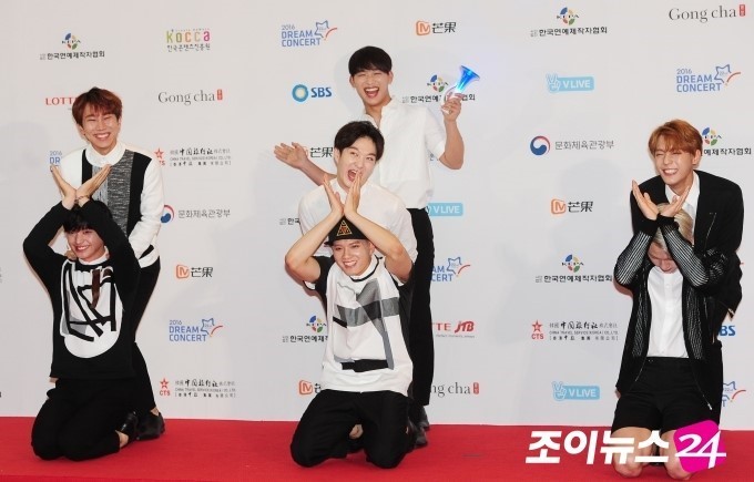 오늘자 가요 대축제 조증 폭발한 레드카펫.jpg (feat. 까스활명수) | 인스티즈