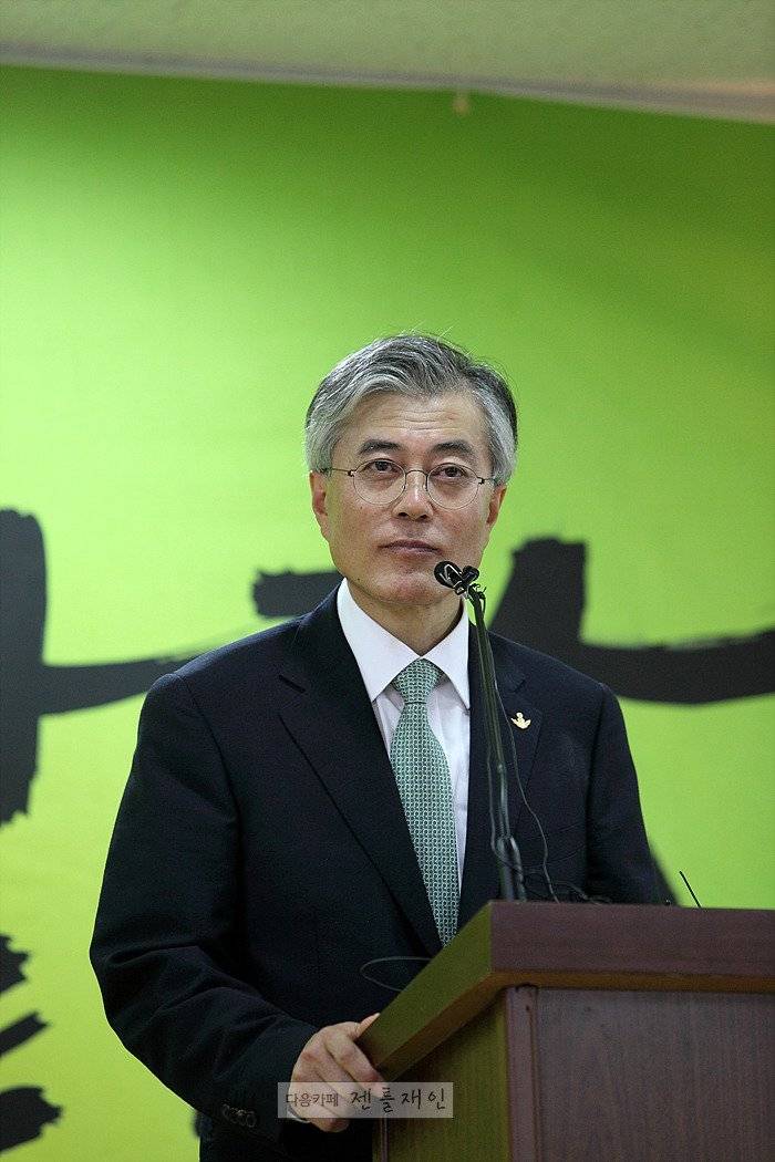 나이 들면서 얼굴의 느낌이 바뀌는듯한 문재인.jpg | 인스티즈