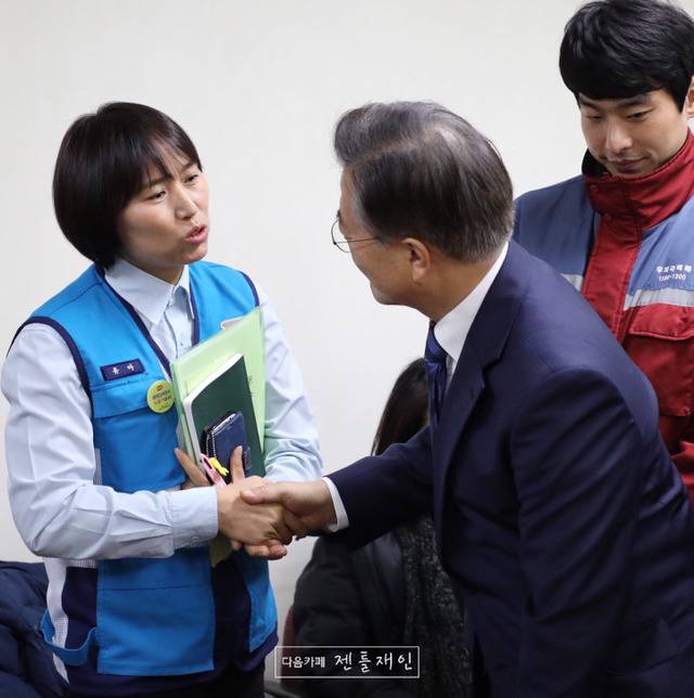 문재인 대표님 우체국 현장방문 및 집배원과의 대화 2017.02.21 | 인스티즈