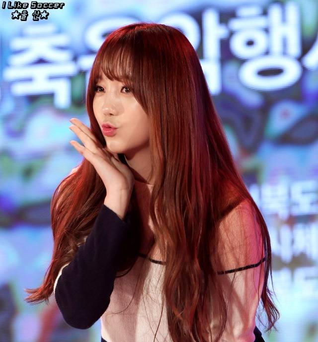 러블리즈 케이의 사진찍을 때 버릇 | 인스티즈