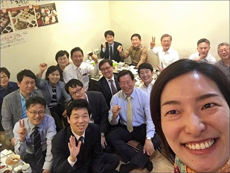 넥타이 매는걸 싫어한다는 문재인 | 인스티즈