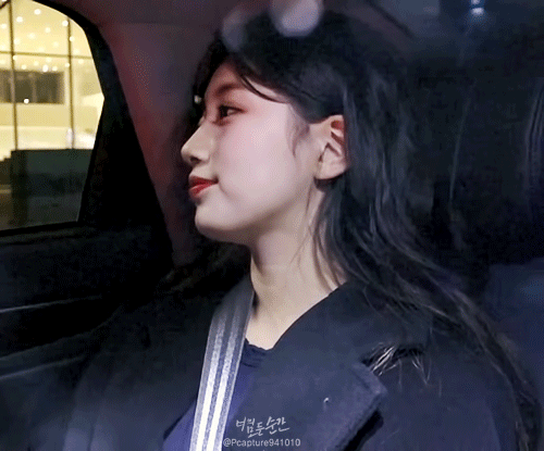 처음 만난 피디 눈치 보는 수지.gif | 인스티즈