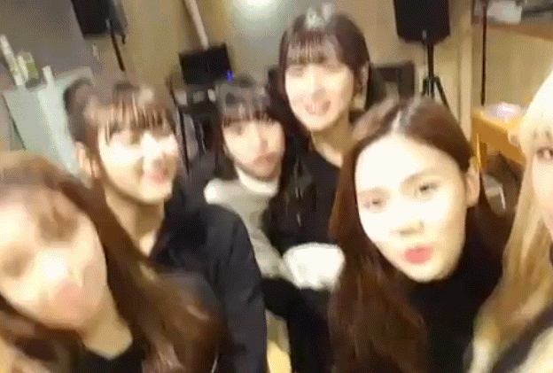 오마이걸 아린 비니 뽀뽀.gif | 인스티즈