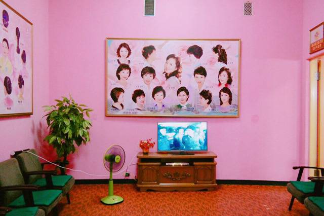 그랜드부다페스트 감성 0.1%정도 나는 북한의 인테리어.jpg | 인스티즈