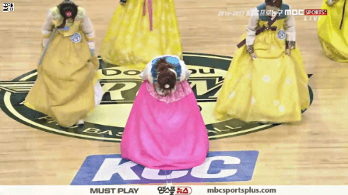 오늘자 정순주 아나운서 치어리딩.gif (Feat. 흐뭇~♡) | 인스티즈