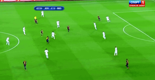 이니에스타의 탈압박 스킬.gif | 인스티즈