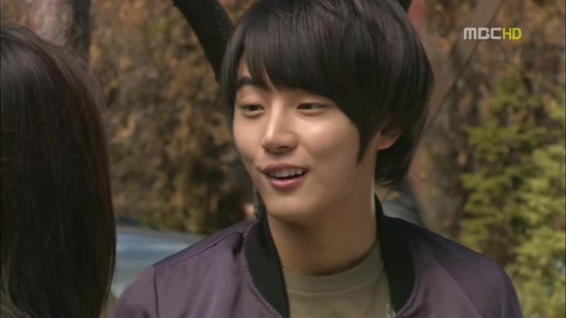 [지붕킥] 캠퍼스 데이트 하는 준혁과 세경 | 인스티즈