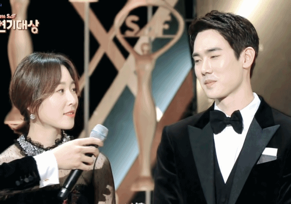 시상식가서 로코물찍고온 낭만닥터 보리차 (유연석서현진) | 인스티즈