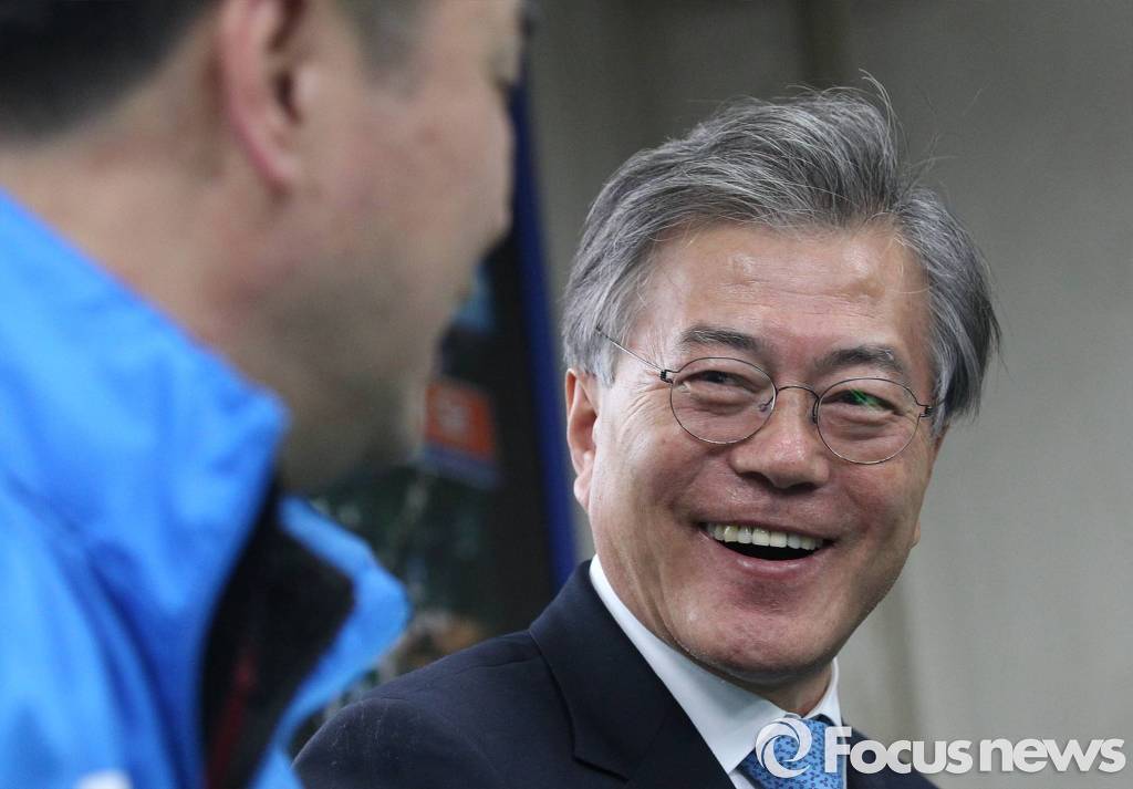 나이 들면서 얼굴의 느낌이 바뀌는듯한 문재인.jpg | 인스티즈