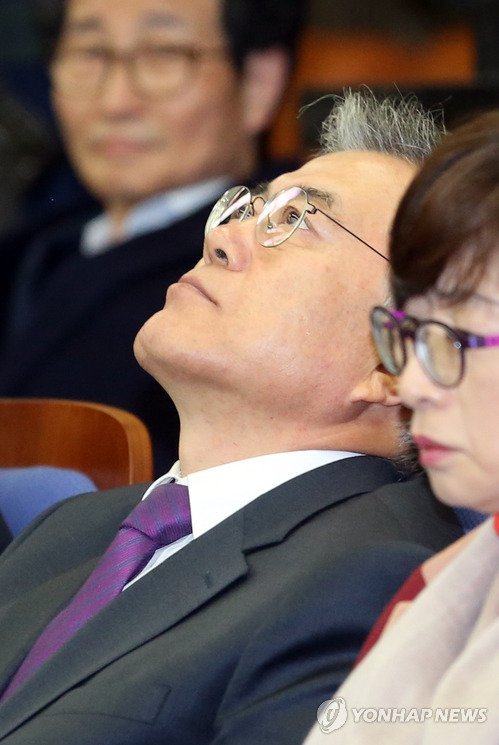 나이 들면서 얼굴의 느낌이 바뀌는듯한 문재인.jpg | 인스티즈