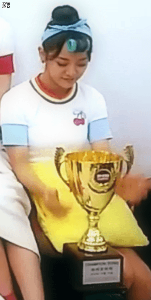 얼굴 파묻는걸 좋아하는 세정이.gif | 인스티즈