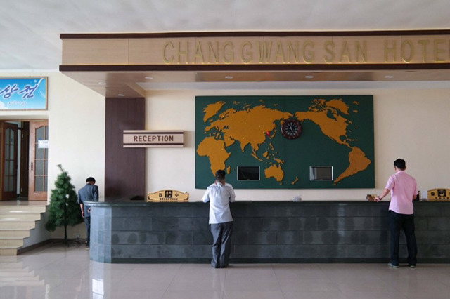 그랜드부다페스트 감성 0.1%정도 나는 북한의 인테리어.jpg | 인스티즈