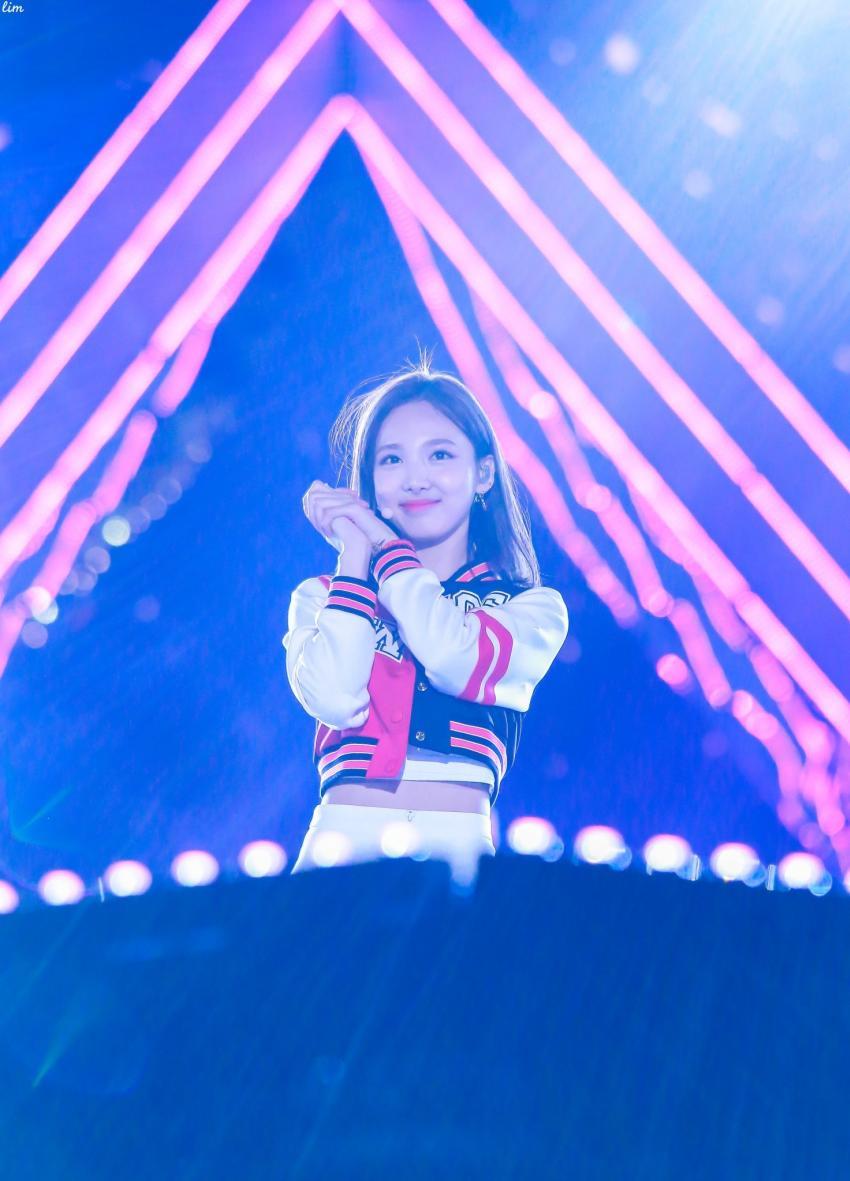 Re:이쁜 나연~찡이지만 과자흘리는 칠칠맞은 나연이 | 인스티즈