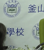 전세계에서 핫한 스타 BBC 방송사고 가족 공식 기자회견 짤.GIF | 인스티즈