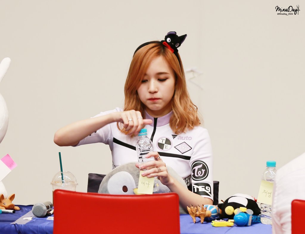 미나 언니~ 그래서~ 소곤소곤 말하는 챙 | 인스티즈