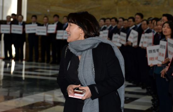 SNS에서 난리난 표창원의 미소와 이재정의 돌직구 | 인스티즈