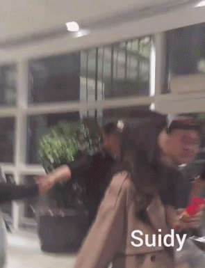 팬이 우연히 공항에 만나서 찍힌 수지 | 인스티즈