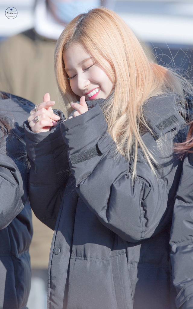 같은 장소 1년전 트와이스 사나와 1년후 사나 | 인스티즈