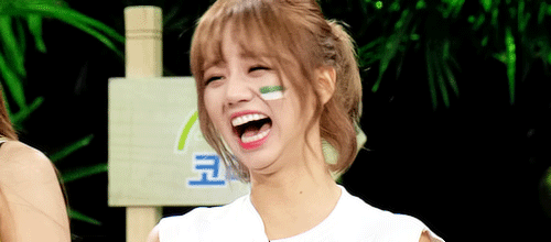 목구멍까지 보이게 웃는 혜리 | 인스티즈