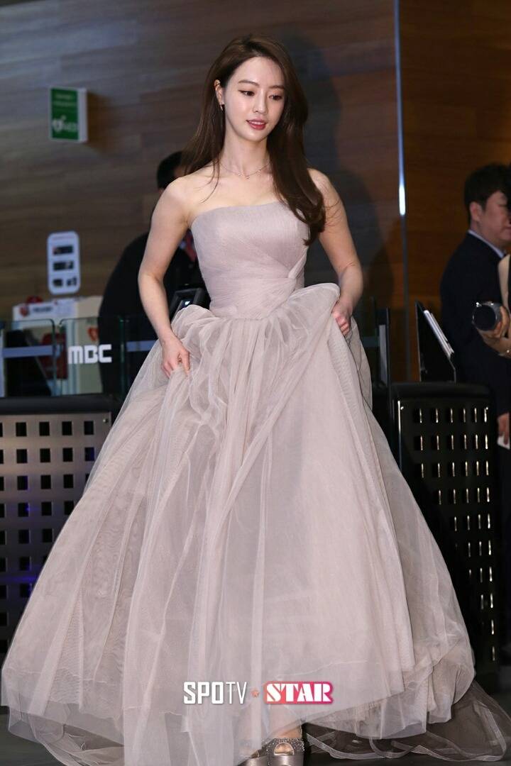 오늘자 양정원 드레스 짱예ㄷㄷㄷ | 인스티즈