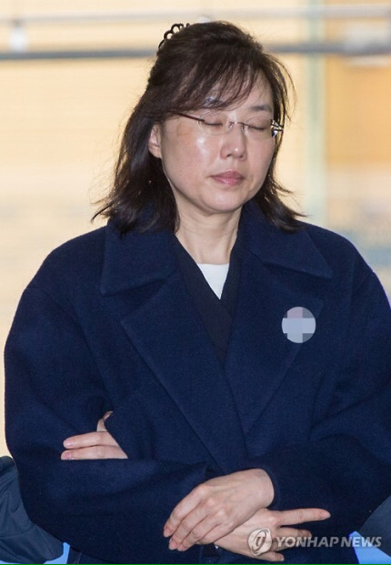 설날 푹 쉬고 특검에 출근한 조윤선 | 인스티즈