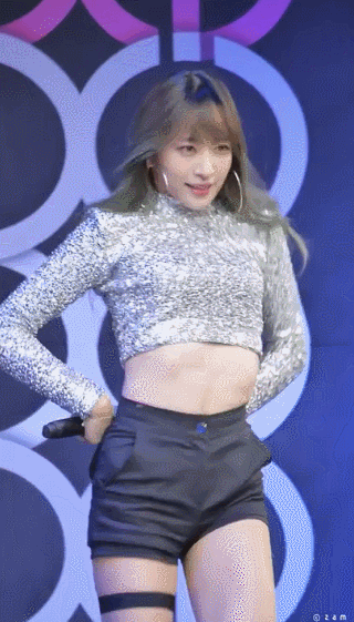 복근이 매력적인 아이돌 | 인스티즈