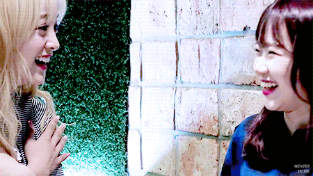 김세정 겨드랑이 만지는 최유정 | 인스티즈