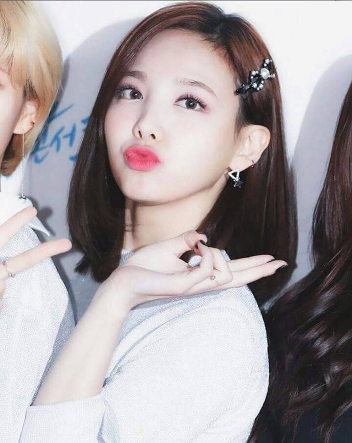 초근접으로 찍은 나연이 | 인스티즈