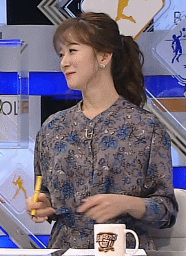 포니테일 머리한 박선영 아나운서.gif | 인스티즈
