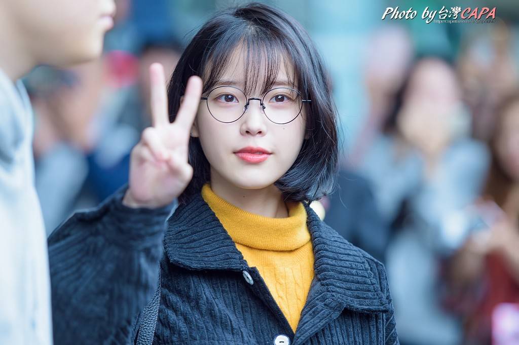 안경쓴 아이유 | 인스티즈