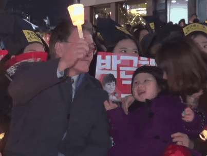 아기와 문재인.gif | 인스티즈