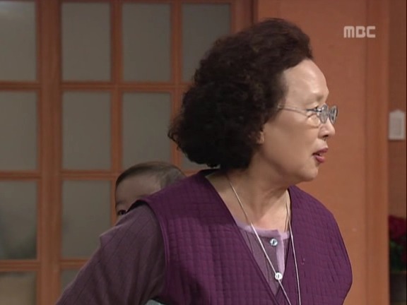 [거침없이하이킥] 가사도우미한테 미안해서 일을 못시키는 문희ㅠㅠ.jpg | 인스티즈