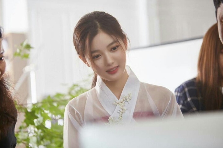 갈수록 넘사벽 여신으로 성장하는 김유정 | 인스티즈