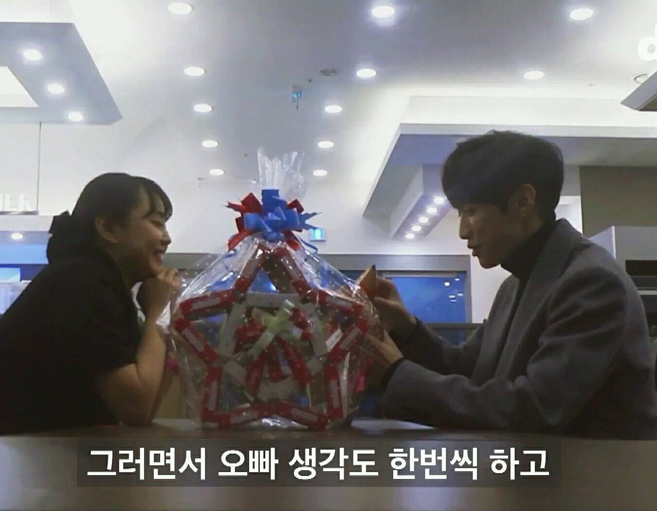 좋아하는 연예인이 수능 스트레스를 풀어준다면?.jpgif (feat. B1A4 진영) | 인스티즈