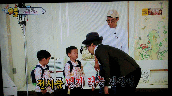 아빠를 위해 인형인척 하는 서언 서준이 | 인스티즈